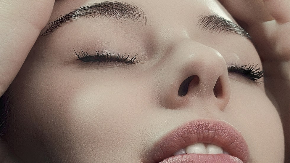 Full volume lashes for glamorous look - Best eyelash extensions in Dubai Dramatic Russian volume eyelash extensions before and after