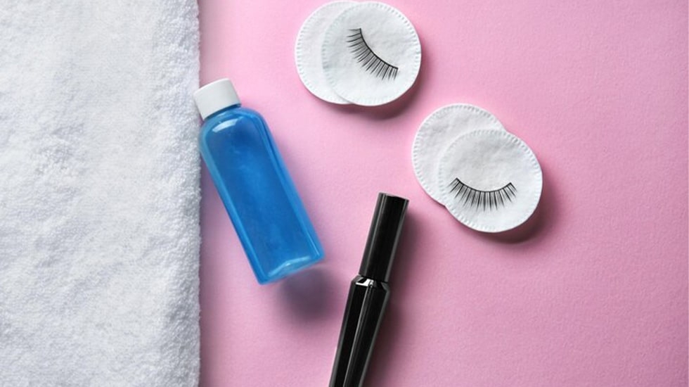 Achieve Perfect Lashes with Safe Glue Removal | Winlash Flawless eyelash maintenance with proper glue removal | Winlash