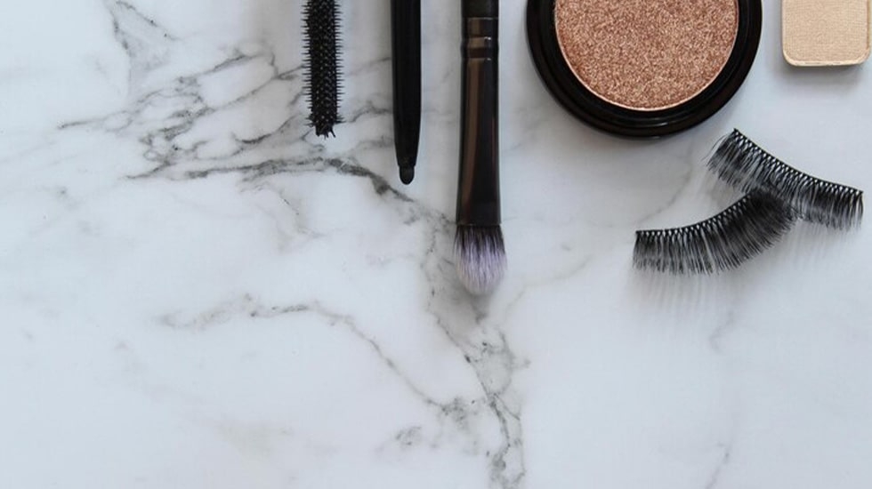 Prepping natural lashes for extension application: Clean eyelids, tools like tweezers and mirror for flawless lash glue bonding | winlash