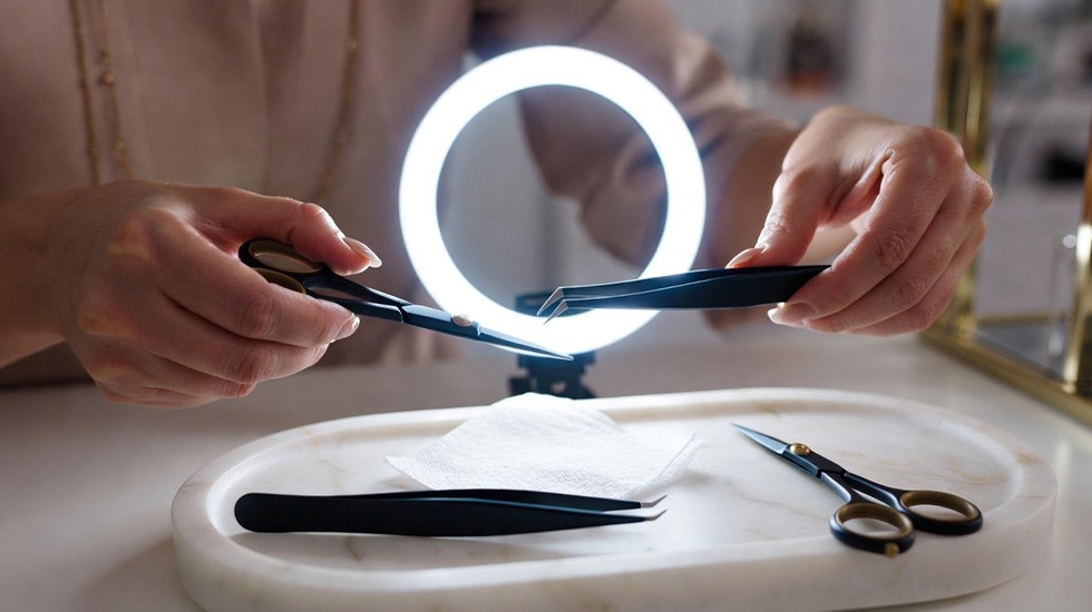 Curved Brow Scissors vs Straight Shears Tool Calibration and Sharpness Test for Professional Brow Styling