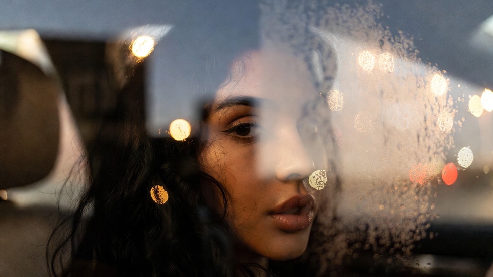 Lash extensions falling off in Dubai due to high humidity and heat