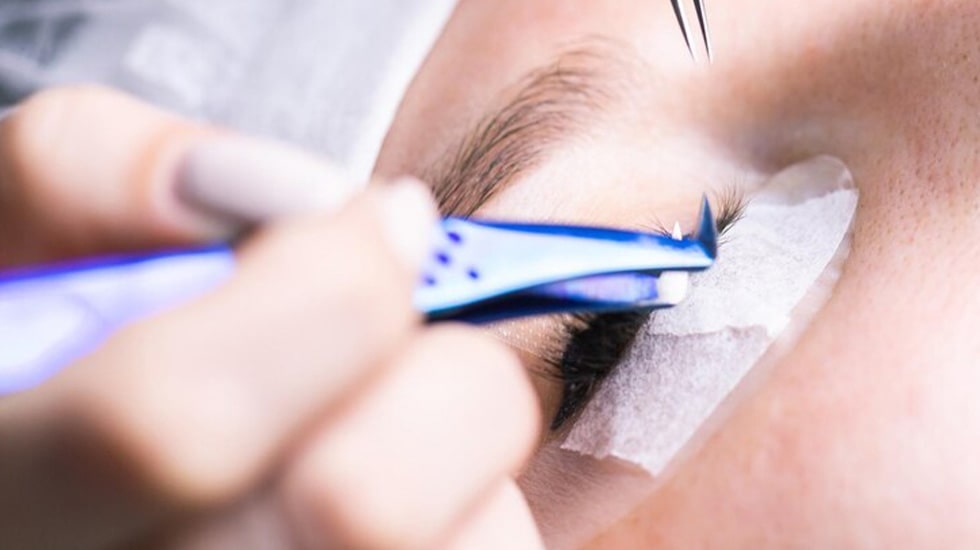 Impact of Application Techniques on Lash Issues | Winlash Poor application techniques causing eyelash extension issues | Winlash