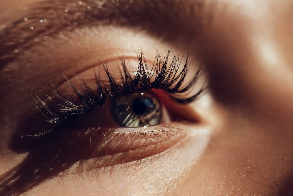 Reusable false lashes on model showing natural fluttery look