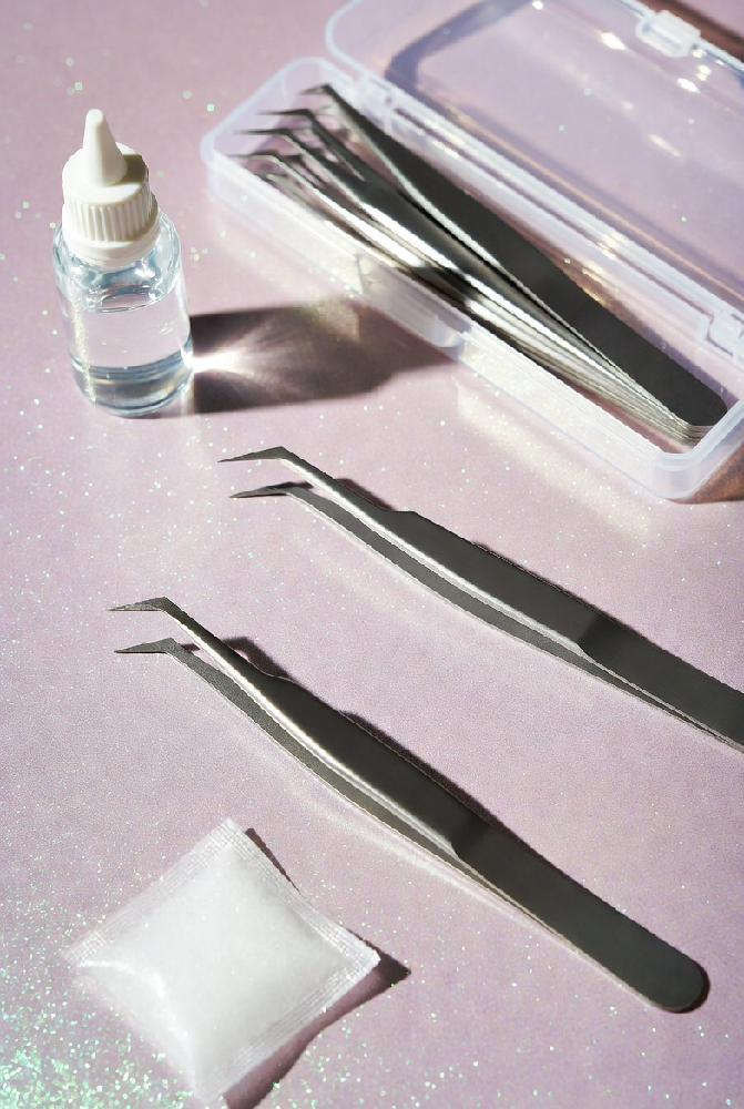 Summary guide to choosing and maintaining isolation tweezers
