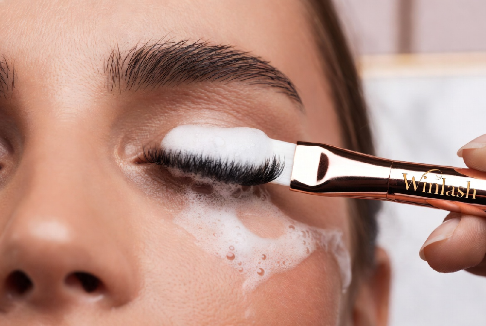 Foam Cleanser Brush for Eyelash Extensions | Deep Lash Cleansing Tool - Winlash Dubai Rose-gold foam cleanser brush with ultra-soft bristles for deep cleansing eyelash extensions - Winlash Dubai
