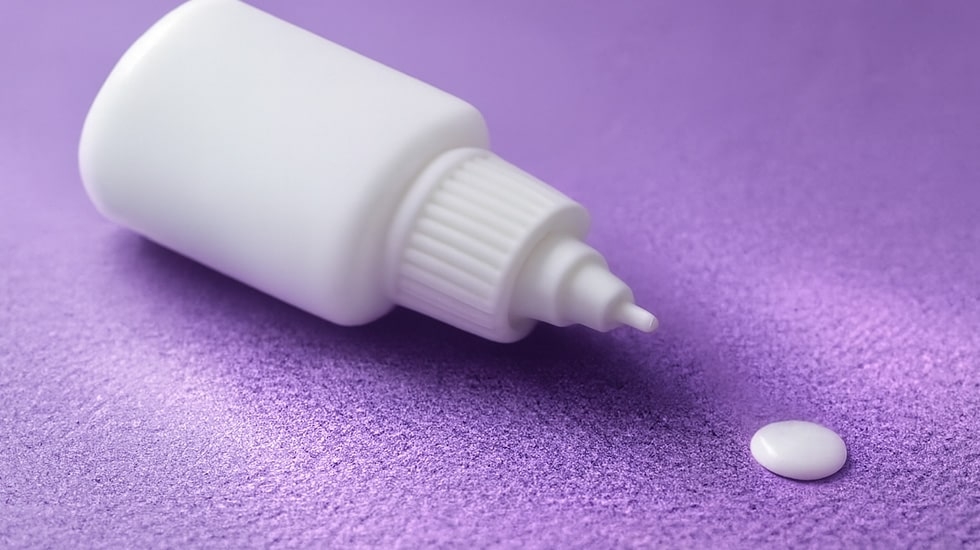 Winlash White Glue - Premium Eyelash Extension Adhesive for Dubai | Fast-Drying, Long-Lasting
Winlash White Glue bottle, a fast-drying (0.5s) eyelash adhesive with 8-week retention, ideal for Dubai’s humid climate, drying clear on a white background with lash tools