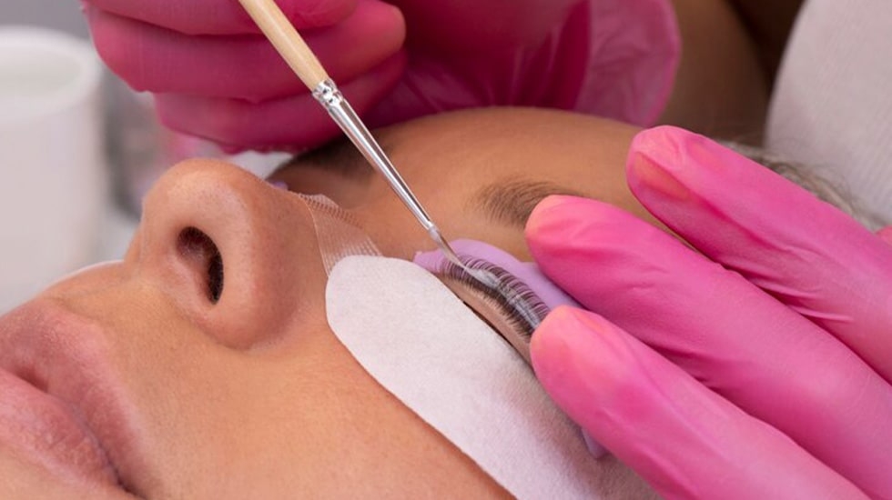 Step-by-step lash lift process with silicone pads and lifting cream | winlash